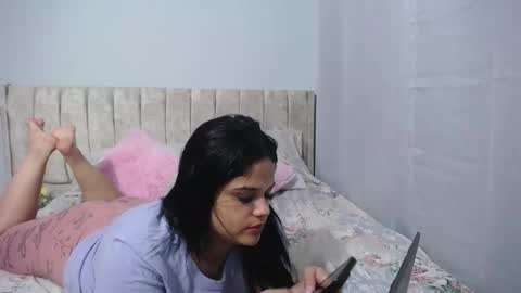 Charlote Walker online show from 12/17/25, 02:17