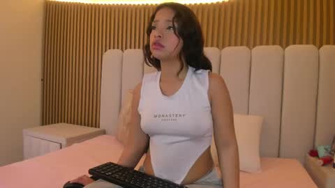 Snapshot of charlotaura chatting on 06/01/26, 01:57 charlotaura online show from 06/01/26, 01:57