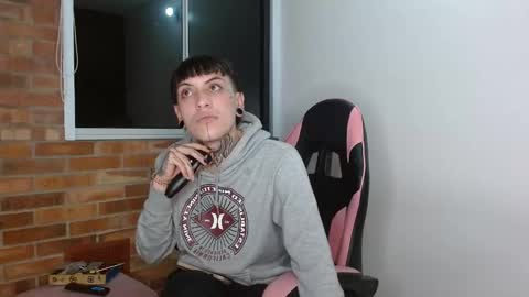 Snapshot of charlotbelucci_ chatting on 11/05/25, 08:47 Ale punky online show from 11/05/25, 08:47