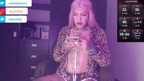 Snapshot of charlotbelucci_ chatting on 11/21/25, 07:29 Ale punky online show from 11/21/25, 07:29