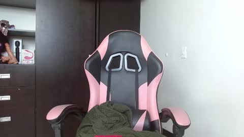 Snapshot of charlotbelucci_ chatting on 11/22/25, 12:26 Ale punky online show from 11/22/25, 12:26