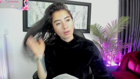 Charlote online show from 01/12/25, 11:39
