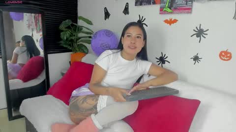 Snapshot of charlote_ross chatting on 10/22/25, 04:02 charlote_ross online show from 10/22/25, 04:02
