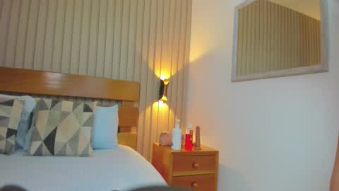 charlotee18_ online show from 11/09/25, 02:21