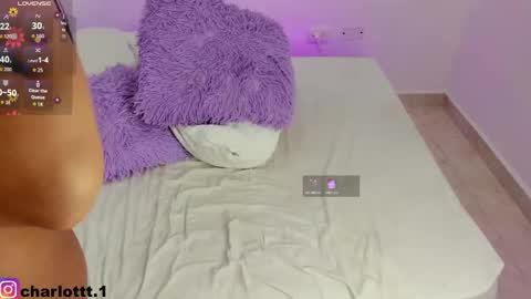 Snapshot of charlott25_ chatting on 11/19/25, 04:01 charlott online show from 11/19/25, 04:01