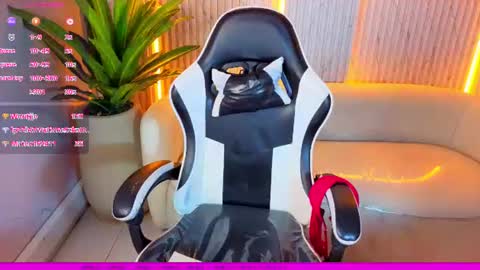 charlott online show from 07/28/26, 06:20