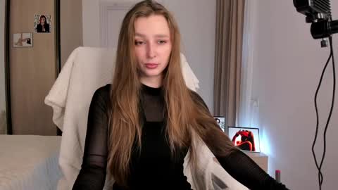 CharlottaWells online show from 11/16/25, 10:54