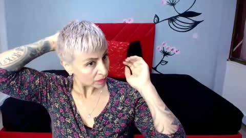 Snapshot of charlotte__gray chatting on 10/21/25, 12:17 CHARLOTTE GRAY online show from 10/21/25, 12:17