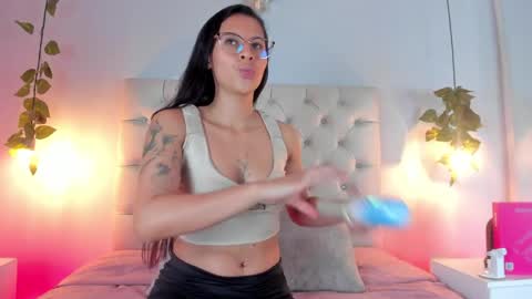 Snapshot of charlotte_collins_2 chatting on 05/31/26, 03:47 Sofia online show from 05/31/26, 03:47