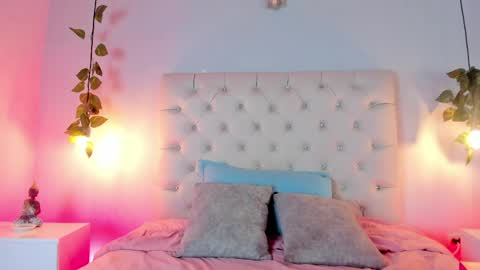 Snapshot of charlotte_collins_2 chatting on 06/01/26, 02:35 Sofia online show from 06/01/26, 02:35