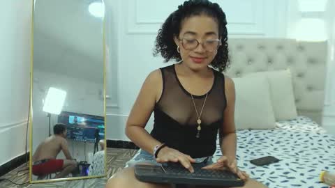 Snapshot of charlotte_dante212 chatting on 10/24/25, 04:53 charlottte y dante online show from 10/24/25, 04:53