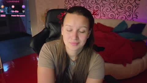 Snapshot of charlotte_ekman chatting on 12/25/24, 04:00 Charlotte online show from 12/25/24, 04:00