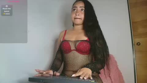 Snapshot of charlotte_princess_1 chatting on 11/17/25, 09:37 charlotte_princess_1 online show from 11/17/25, 09:37