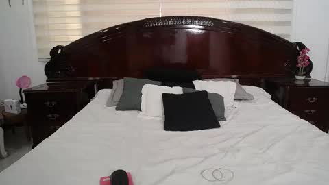 Charlotte   online show from 11/18/25, 07:07