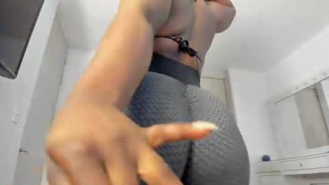 Yuli online show from 06/18/26, 06:02