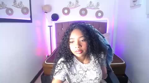 charlotte_walker1 online show from 03/10/25, 02:06