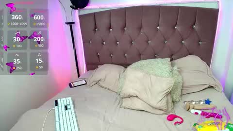 Snapshot of charlotte_walker1 chatting on 11/13/25, 02:16 charlotte_walker1 online show from 11/13/25, 02:16