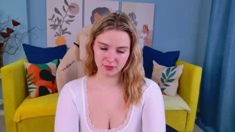 Snapshot of charlotteatwood chatting on 03/26/26, 04:01 charlotteatwood online show from 03/26/26, 04:01