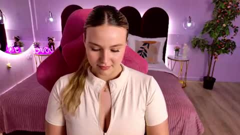 charlotteatwood online show from 06/22/26, 04:04