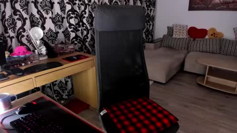 Snapshot of charlottediamonds chatting on 01/10/25, 02:04 Charlotte Diamonds online show from 01/10/25, 02:04