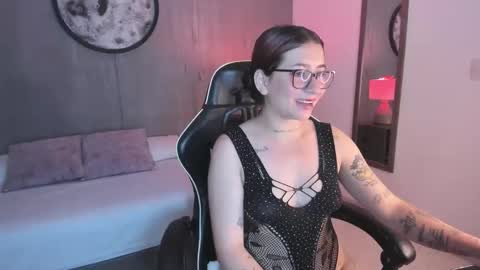 Snapshot of charlottee27_ chatting on 02/08/26, 02:15 Charlottee online show from 02/08/26, 02:15