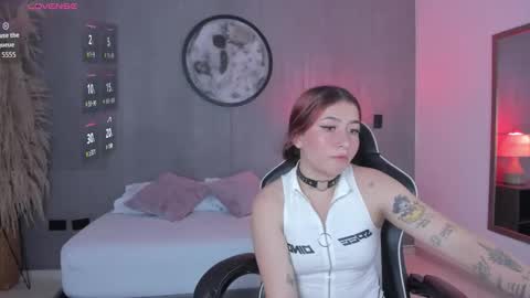 Snapshot of charlottee27_ chatting on 02/14/26, 02:19 Charlottee online show from 02/14/26, 02:19