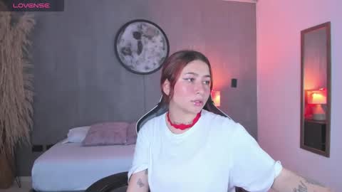 Snapshot of charlottee27_ chatting on 02/15/26, 02:08 Charlottee online show from 02/15/26, 02:08