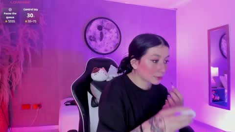 Snapshot of charlottee27_ chatting on 05/29/26, 02:31 Charlottee online show from 05/29/26, 02:31
