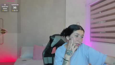 Snapshot of charlottee27_ chatting on 06/05/26, 08:14 Charlottee online show from 06/05/26, 08:14