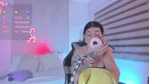 Charlottee online show from 07/28/26, 09:03