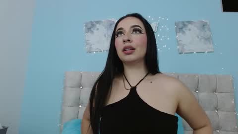 charlottee_evanss_ online show from 12/21/25, 12:18