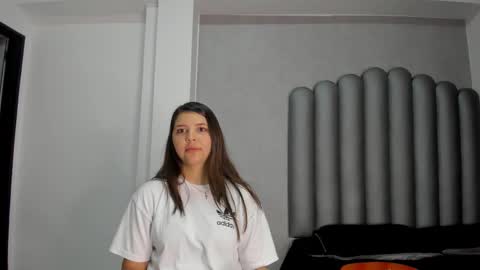 Snapshot of charlottee_starr chatting on 11/11/25, 10:43 charlottee_starr online show from 11/11/25, 10:43