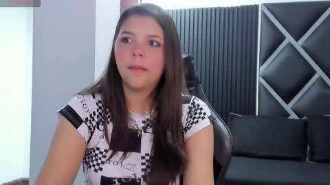 Snapshot of charlottee_starr chatting on 11/17/25, 09:09 charlottee_starr online show from 11/17/25, 09:09