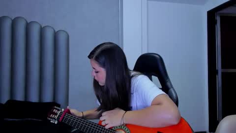 Snapshot of charlottee_starr chatting on 11/28/25, 07:49 charlottee_starr online show from 11/28/25, 07:49