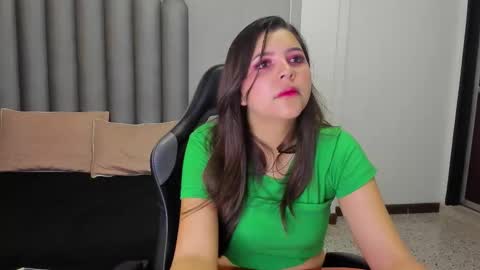 Snapshot of charlottee_starr chatting on 12/02/25, 08:04 charlottee_starr online show from 12/02/25, 08:04