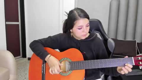 Snapshot of charlottee_starr chatting on 12/05/25, 08:16 charlottee_starr online show from 12/05/25, 08:16