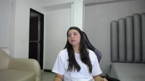 Snapshot of charlottee_starr chatting on 12/15/25, 08:57 charlottee_starr online show from 12/15/25, 08:57