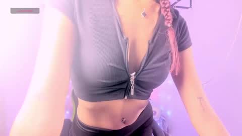 Snapshot of charlotteee_02 chatting on 09/30/25, 04:06 charlotteee online show from 09/30/25, 04:06