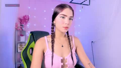 Snapshot of charlotteee_02 chatting on 10/04/25, 08:34 charlotteee online show from 10/04/25, 08:34