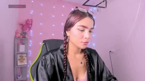 Snapshot of charlotteee_02 chatting on 10/16/25, 03:51 charlotteee online show from 10/16/25, 03:51