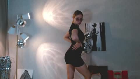 Michelle  online show from 05/08/26, 01:33