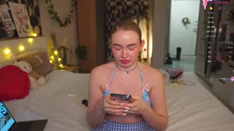 my fansly Charming daisy              My Wishlist  for new toys     online show from 11/29/25, 08:50