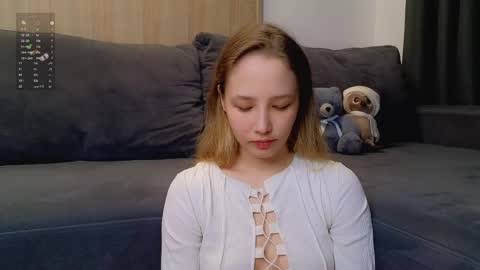 Snapshot of charming_evaa chatting on 04/20/26, 11:17 Eva online show from 04/20/26, 11:17