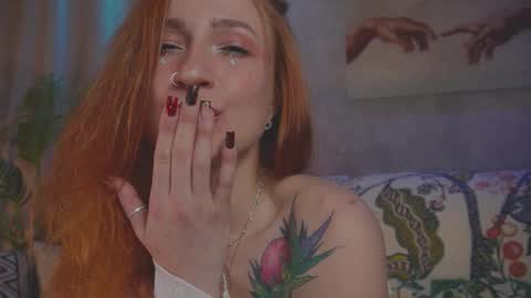 Snapshot of charming_lilly chatting on 10/07/25, 04:26 Lissa online show from 10/07/25, 04:26