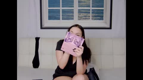 Snapshot of charming_lolla chatting on 09/28/25, 11:32 charming_lolla online show from 09/28/25, 11:32