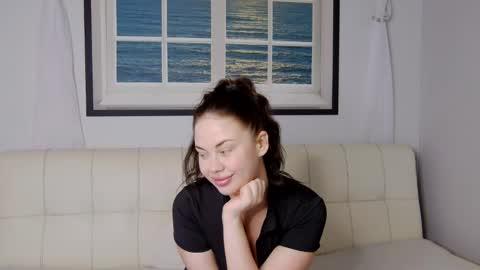 Snapshot of charming_lolla chatting on 10/30/25, 12:01 charming_lolla online show from 10/30/25, 12:01