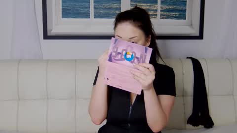 Snapshot of charming_lolla chatting on 10/31/25, 03:18 charming_lolla online show from 10/31/25, 03:18