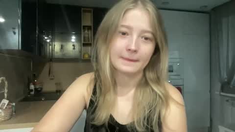 Sarah online show from 09/10/25, 03:23