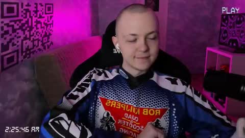 Snapshot of charonbaby1 chatting on 12/03/25, 11:25 lynxy online show from 12/03/25, 11:25