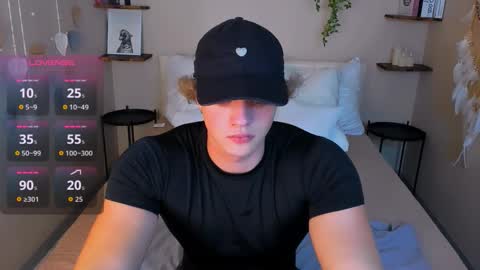 Snapshot of chase_muscular chatting on 11/25/25, 10:37 Chase online show from 11/25/25, 10:37